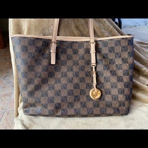 Michael Kors Jet Set Large Tote Bag